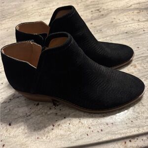 Lucky suede low ankle boot with zip